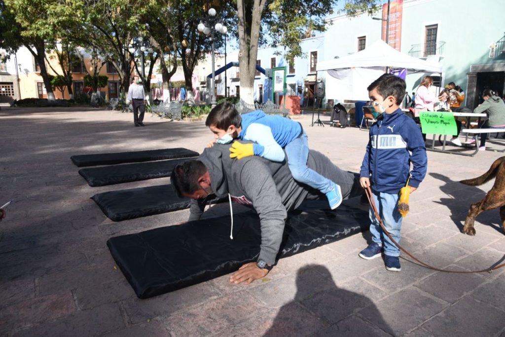 Con actividades físicas, padres festejan su día en Tlaxcala capital