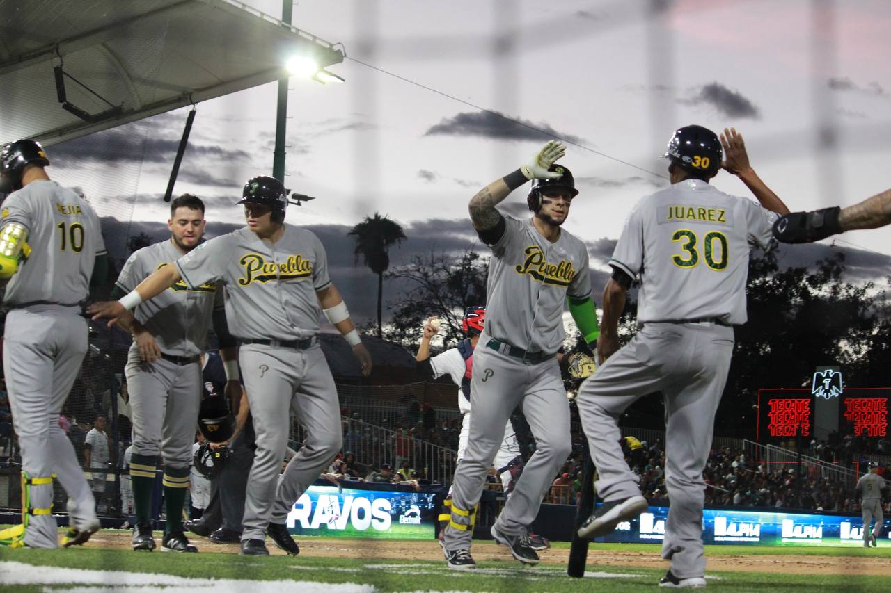 Pericos apaleó a Bravos de León y aseguró su cuarta serie al hilo 