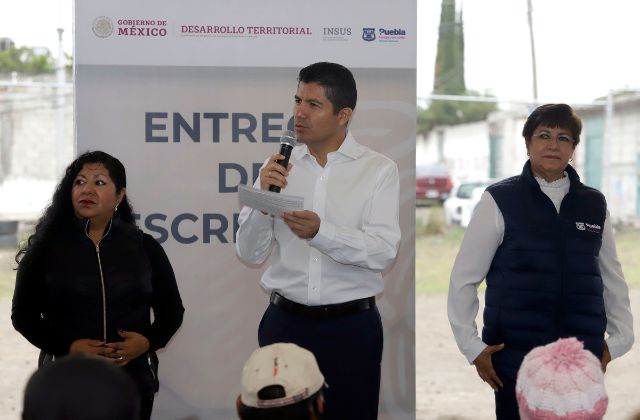 Realizan segunda entrega de 257 escrituras de propiedad a vecinos de colonias del sur