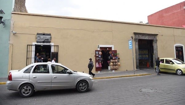 Comerciantes capitalinos en riesgo por incremento en el costo de licencias