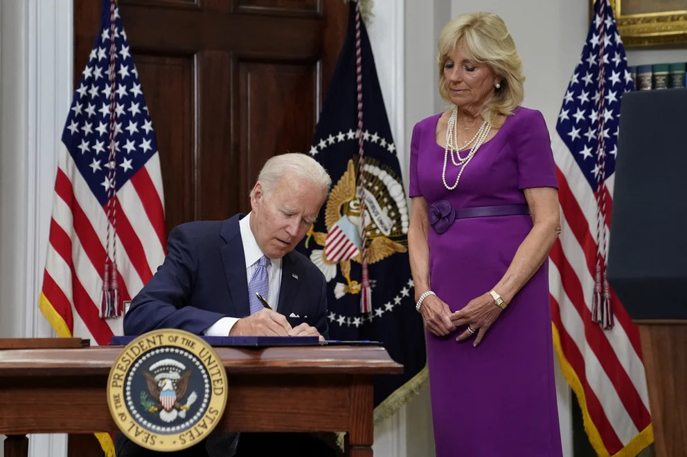 Firma Joe Biden ley histórica sobre control de armas: “Se salvarán vidas”
