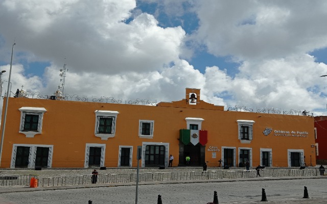 Trabajadores del estado piden intervención del gobierno de Puebla para resolver conflicto de representantes sindicales