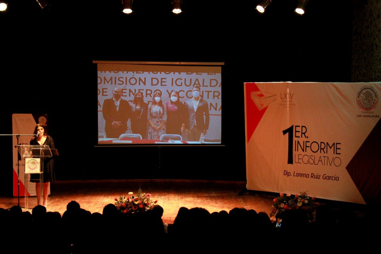 Rinde Lorena Ruiz primer informe de actividades
