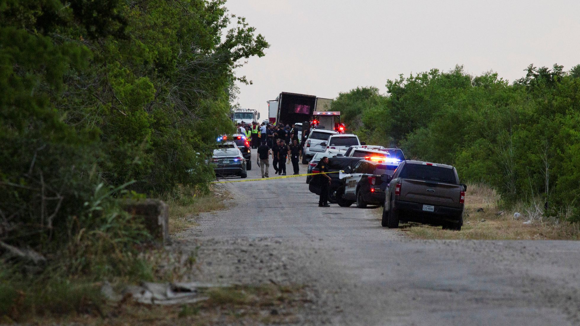Hallan a 50 migrantes sin vida dentro de un tráiler en Texas, EU; 22 eran mexicanos