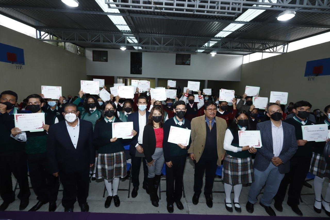 Reciben 3 mil estudiantes del CECYTE-EMSAD certificados de becas Santander