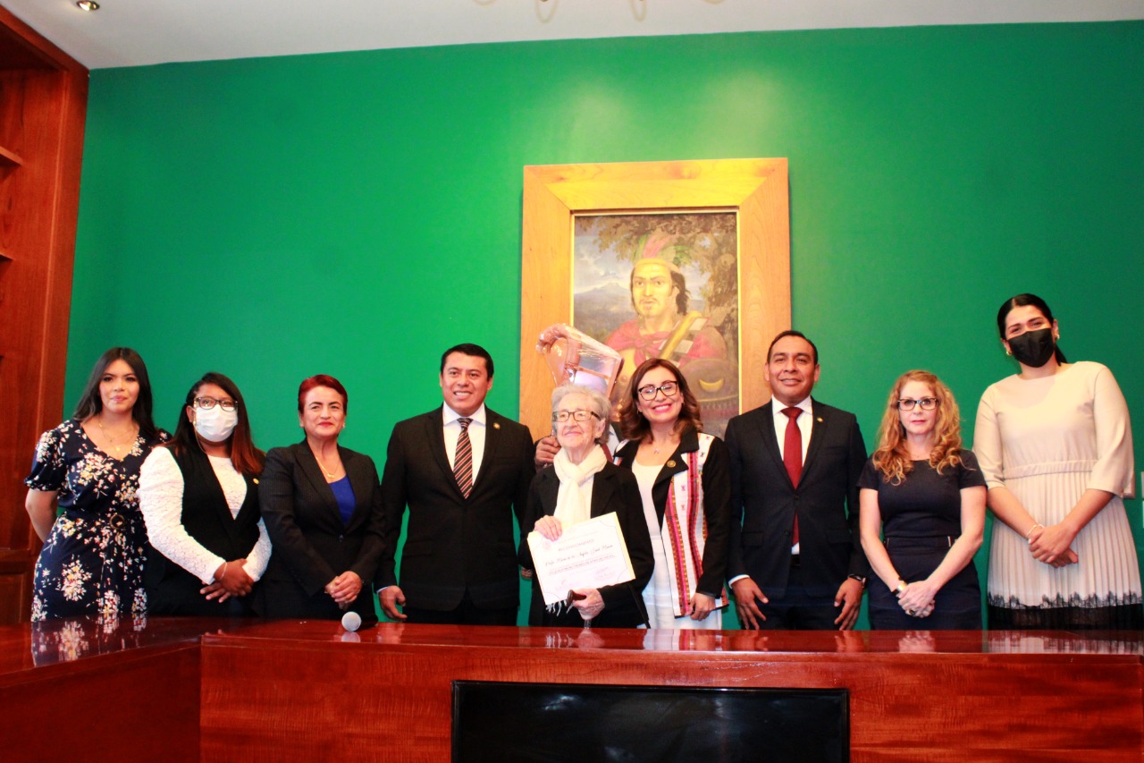 Congreso reconoce a María De Los Ángeles Grant Munive, primera mujer diputada en Tlaxcala