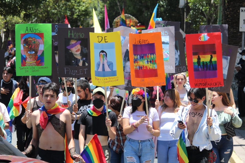 Marchan por el orgullo y reconocimiento de comunidad LGBTTTIQ+ de Tlaxcala