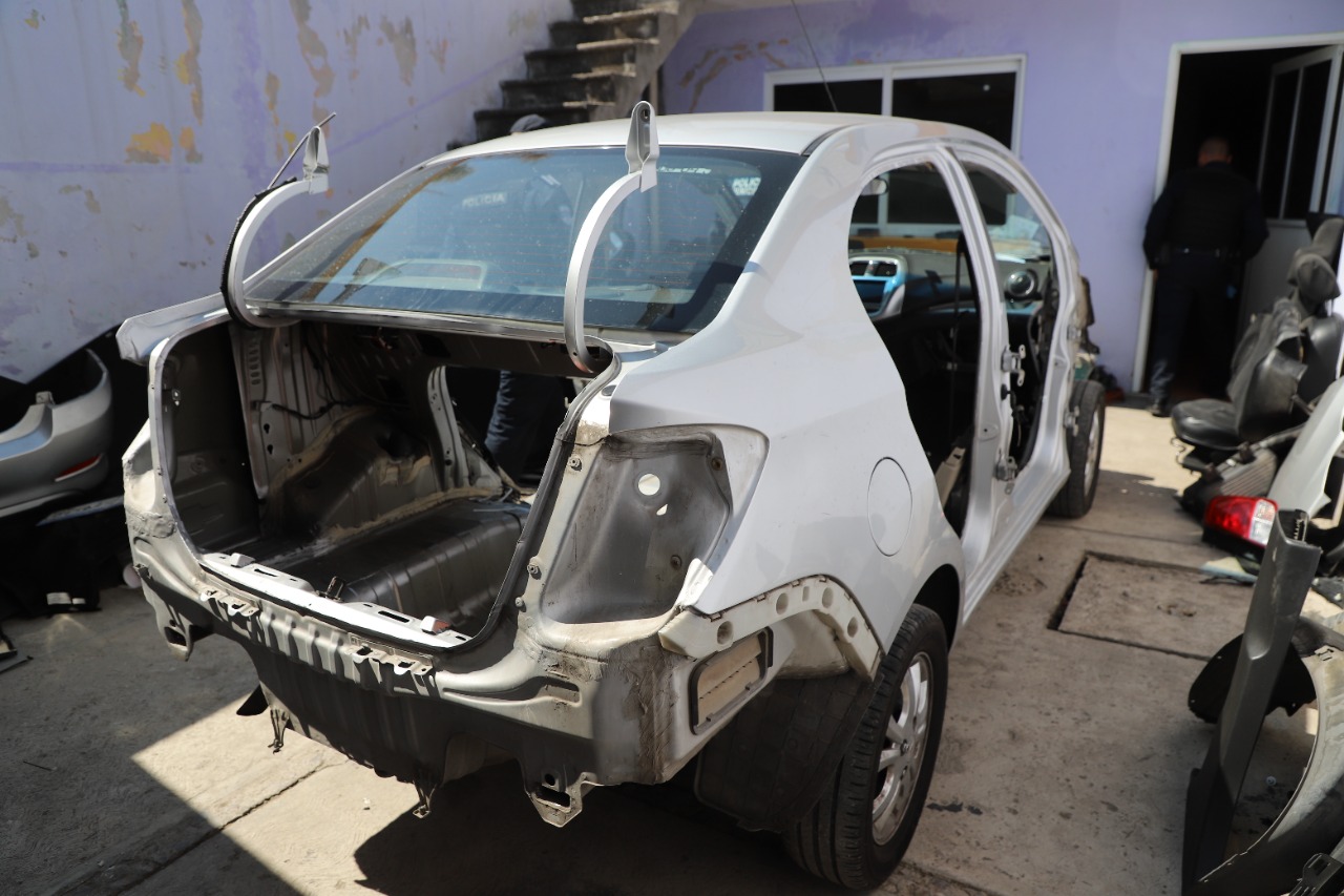 Detienen en la Lagunilla a tres sujetos dedicados al robo de autopartes