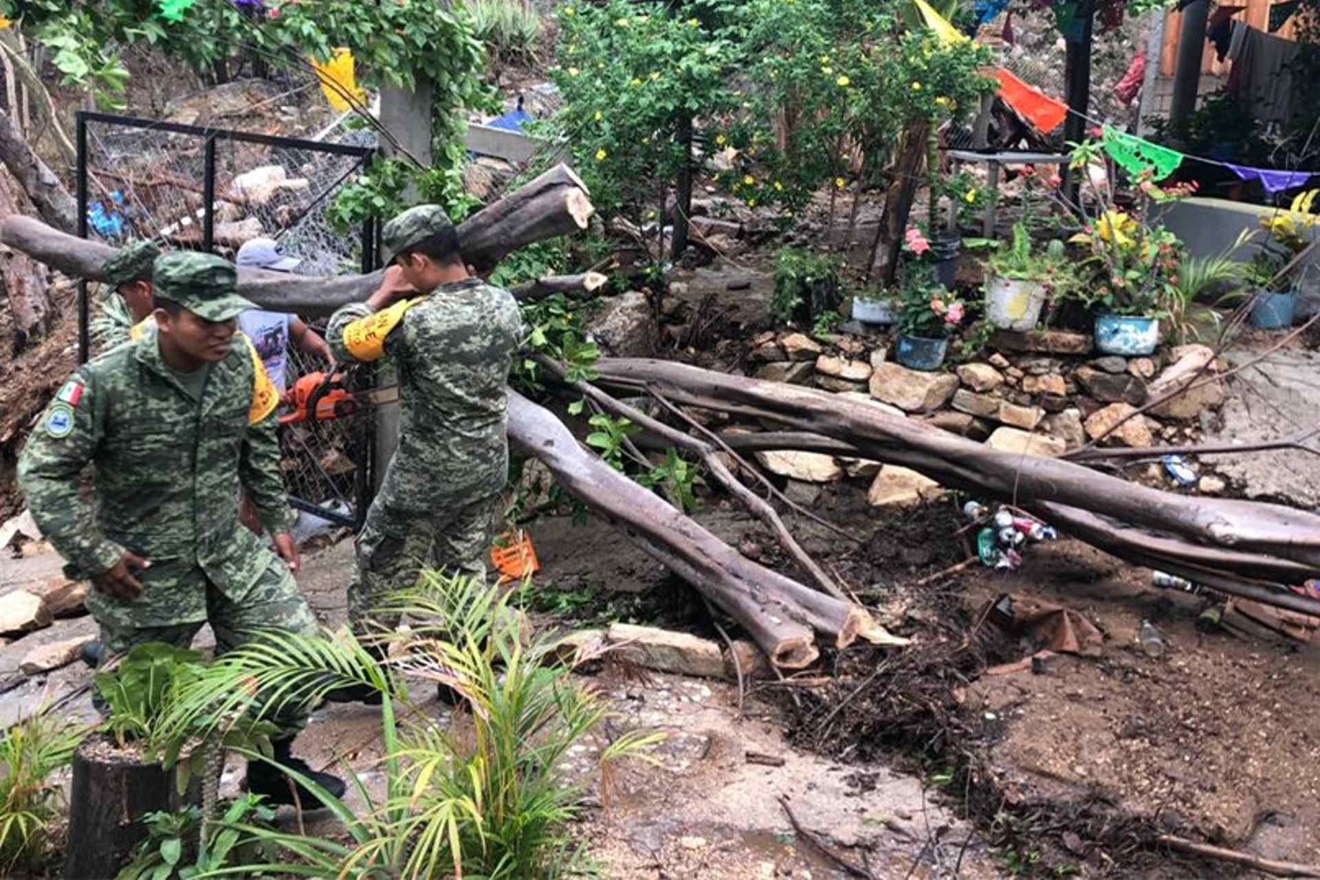 Inicia Oaxaca con censo a viviendas y comercios afectados por el paso de “Agatha”; siguen desaparecidas 5 personas