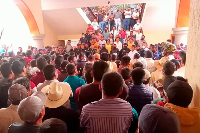 Pobladores exigen a edil de Ajalpan cumpla con obras prometidas en campaña o harán un plantón