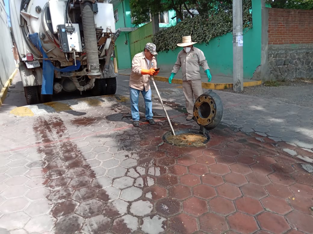Ayuntamiento de Tlaxcala da mantenimiento al drenaje de Acuitlapilco