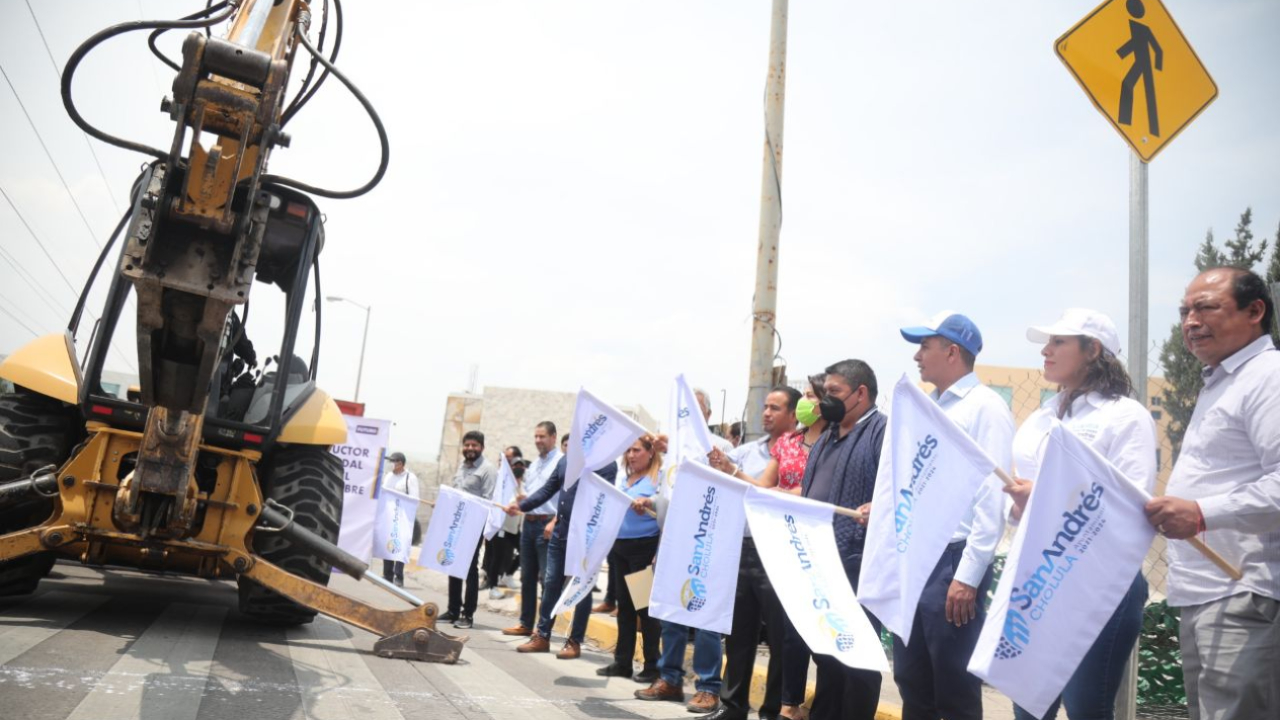 Ayuntamiento de San Andrés Cholula dio el banderazo al proyecto del reductor de velocidad y paso peatonal del Boulevard Municipio Libre 