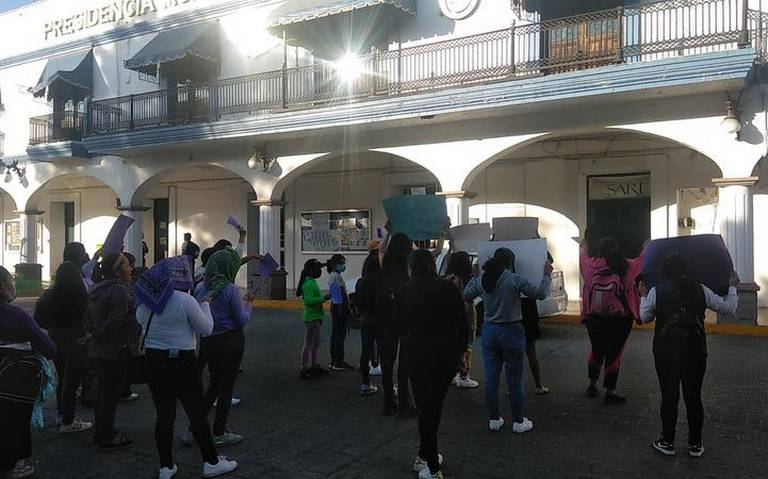 Mujeres se manifiestan en SPM por Karla N.