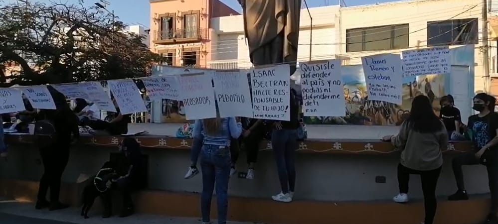 Estudiantes de COBAEP 12 acusan acoso por parte de profesores en Izucar de Matamoros