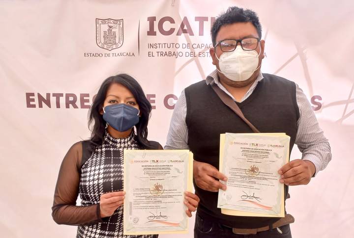 50 constancias fueron entradas a alumnos por parte de ICATLAX 