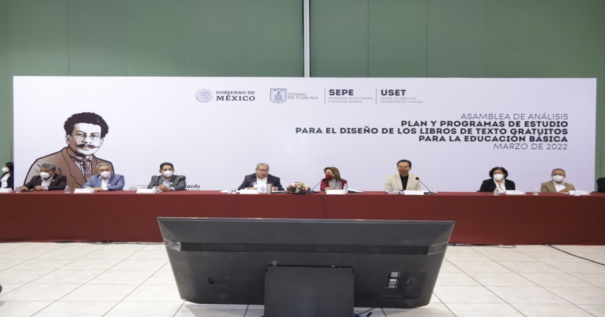 Presidió gobernadora asamblea de análisis para el diseño de los libros de texto gratuito