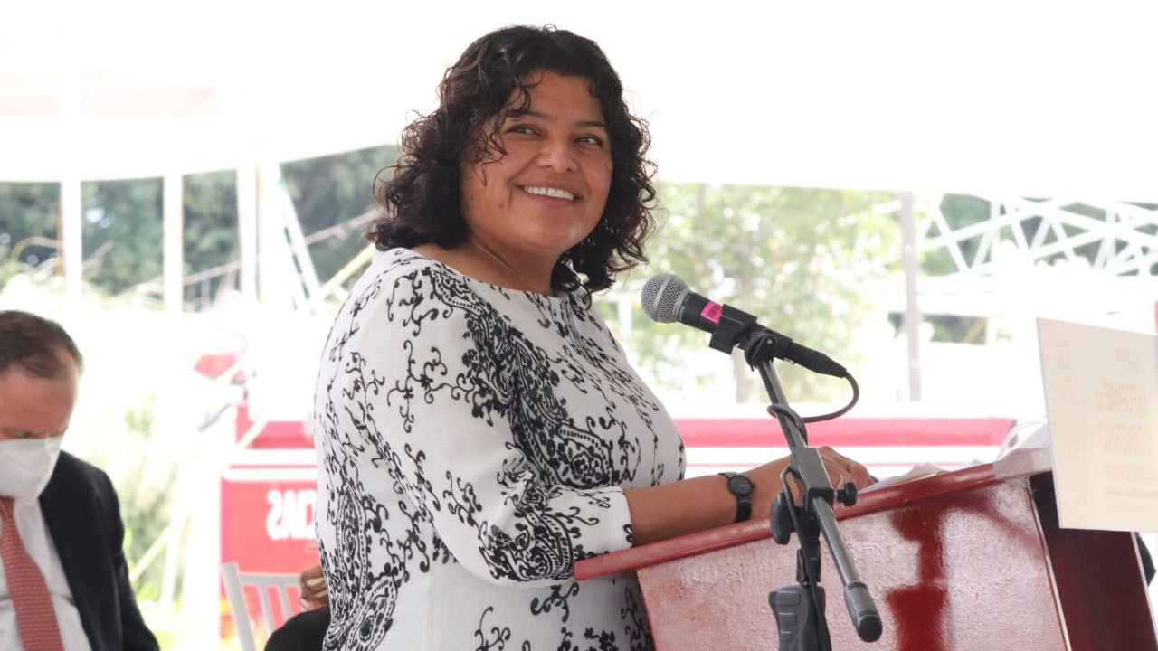 Karina Pérez Popoca arremetió en contra de las inversiones del alumbrado público de San Andrés Cholula 