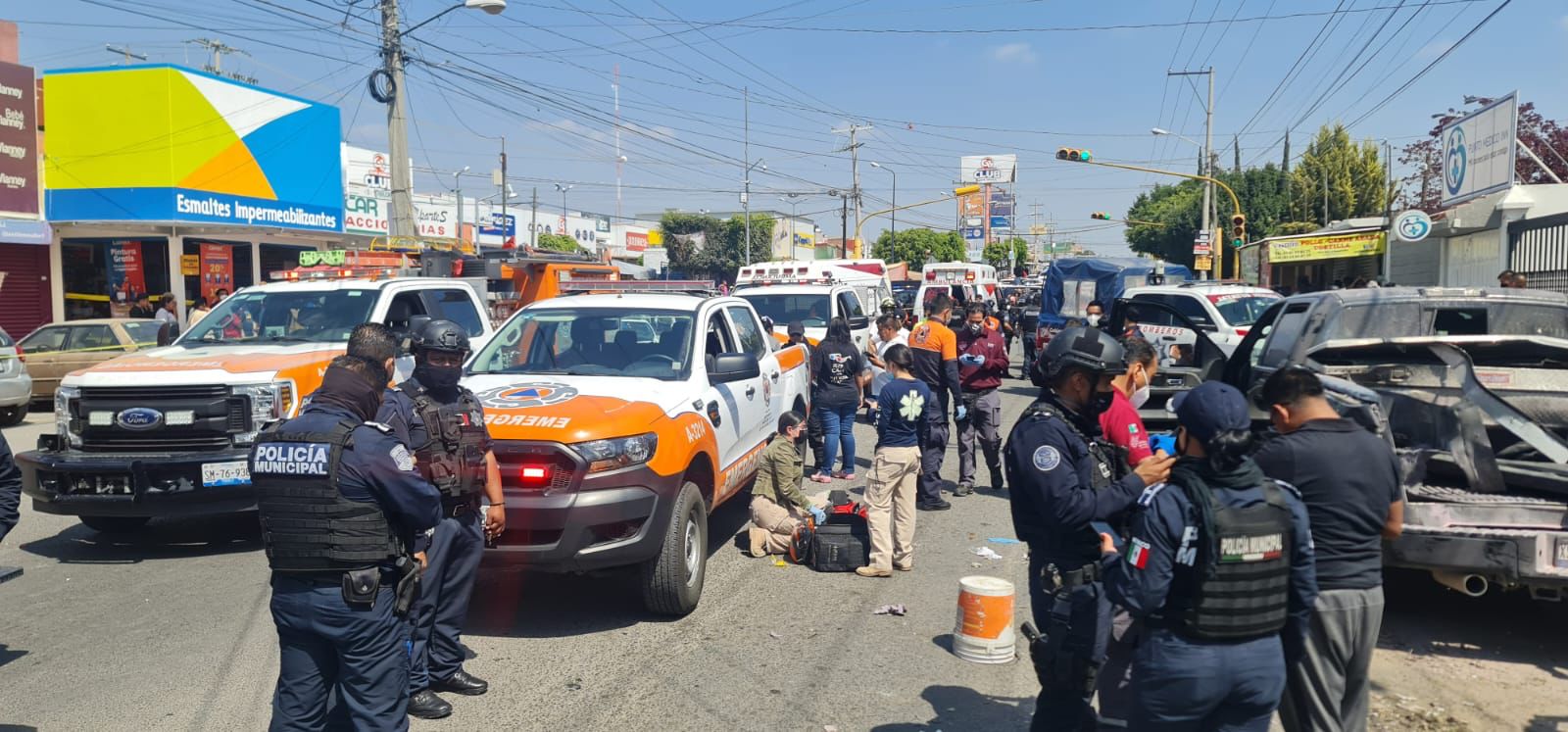 Resultan lesionadas 8 personas tras explosión de pirotecnia durante desfile en Puebla