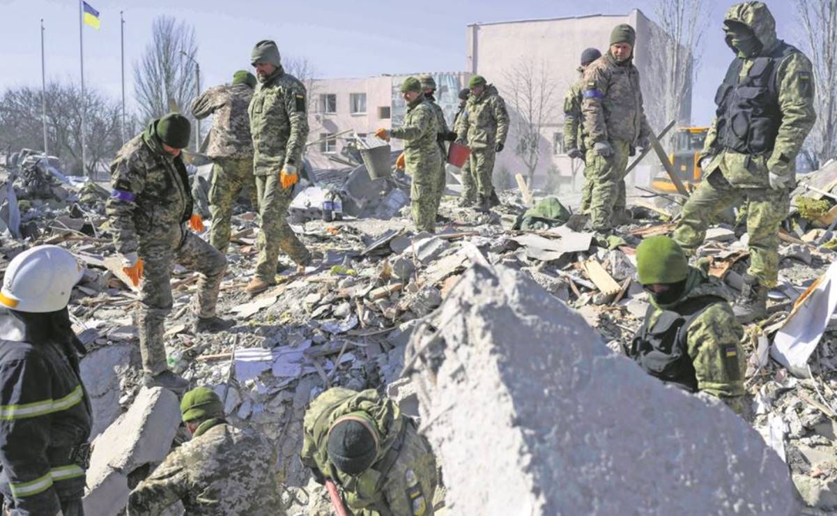 Ejército ruso se adentra en Mariúpol; ciudadanos piden ayuda por decesos de niños y ancianos