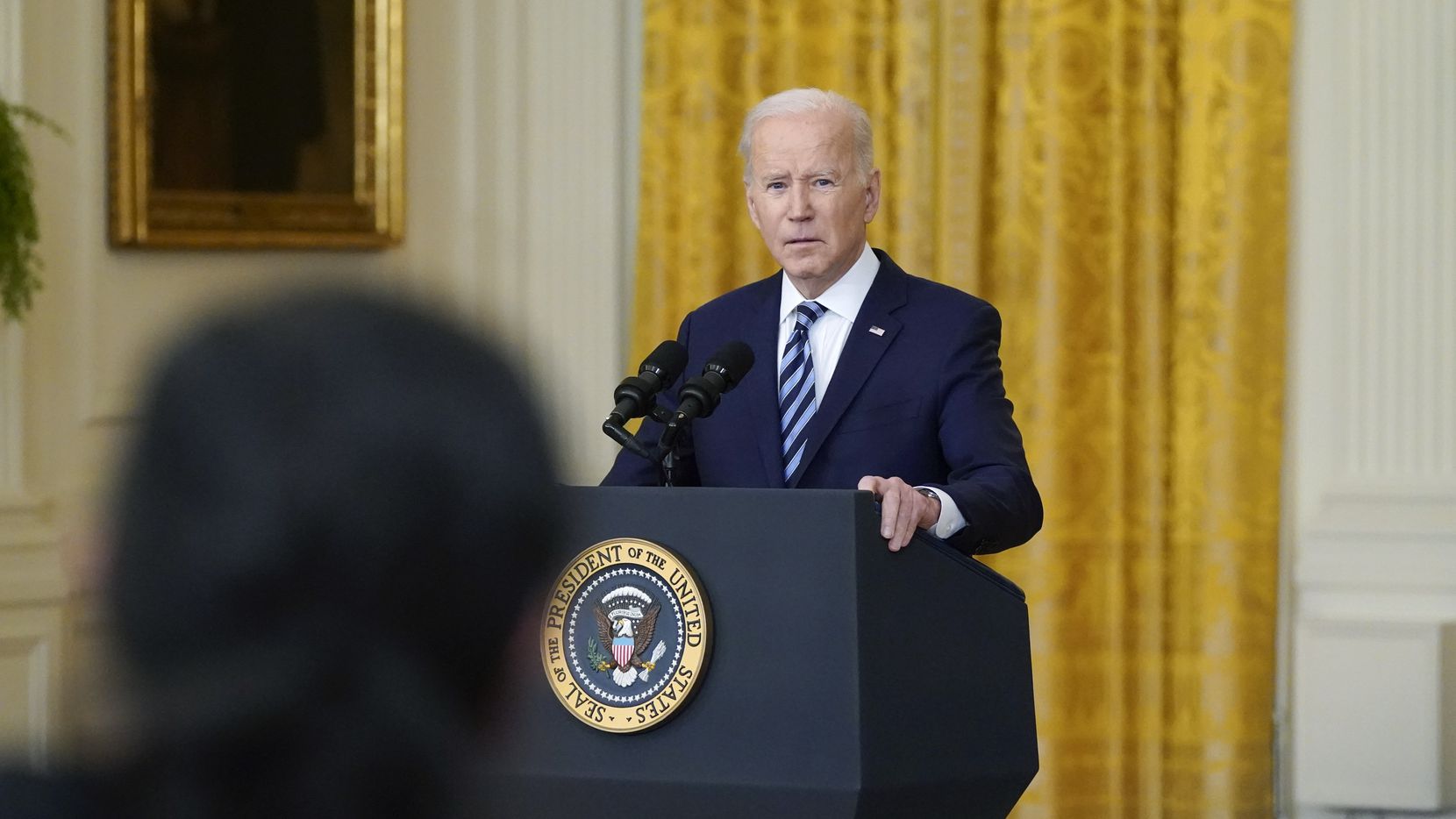 Alerta Joe Biden a Ucrania sobre el uso de armas químicas y biológicas que considera usar Rusia