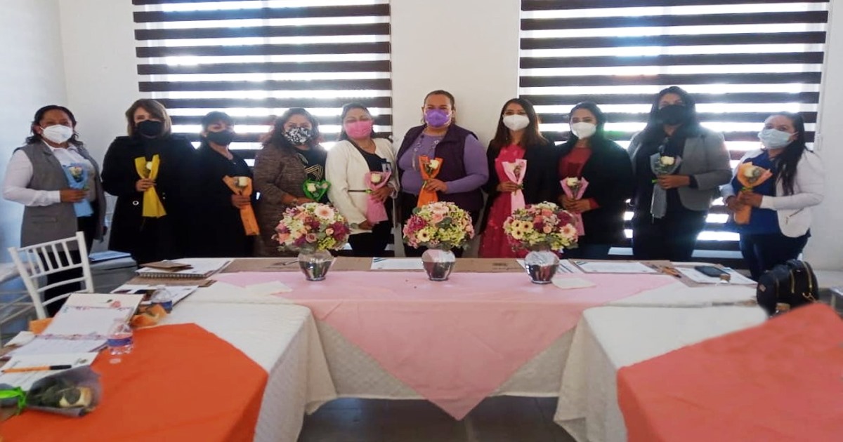 Se reúnen presidentas de sistemas municipales DIF en Huamantla