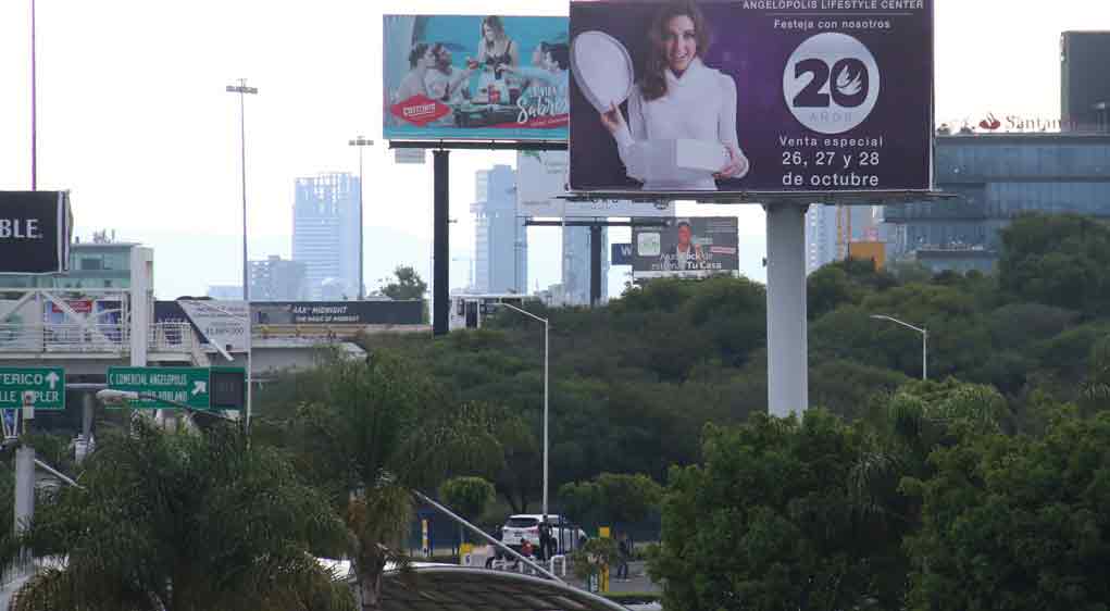 200 espectaculares podrían ser retirados por no contar con permisos