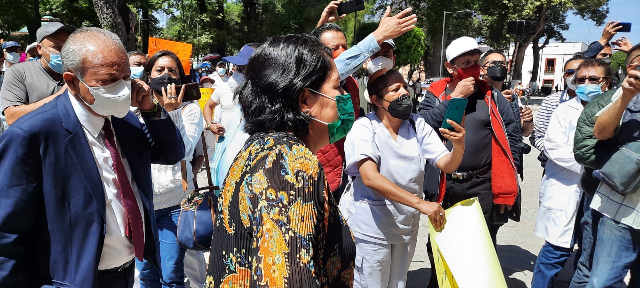 Manipula lideresa sindical a agremiados de SESA, los obliga a manifestarse