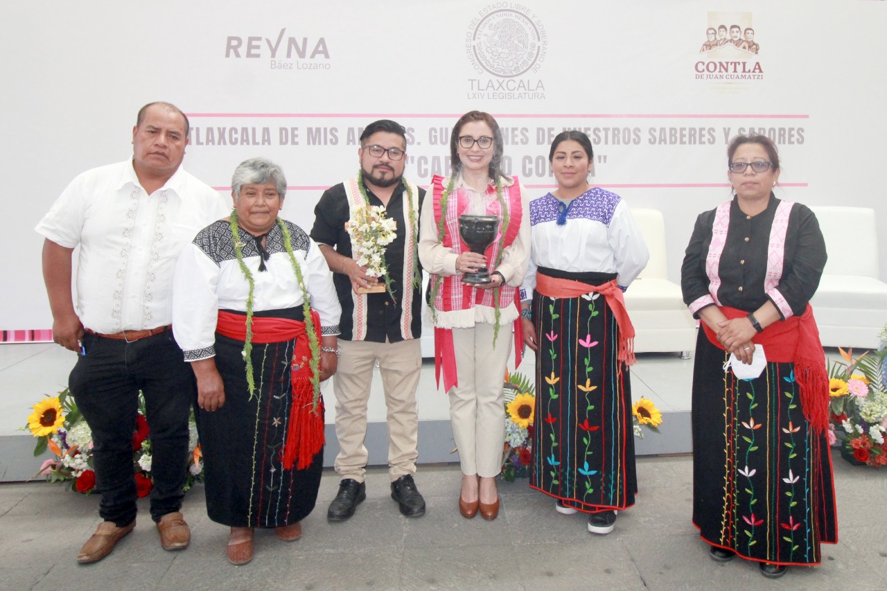 Presenta Reyna Báez “Tlaxcala de mis Amores”, exponen artesanías de Contla en el Congreso