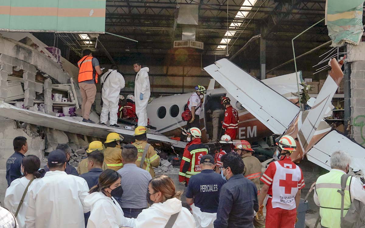 Fiscalía de Morelos entrega dos de los cuerpos de las víctimas que se impactaron a bordo de la avioneta