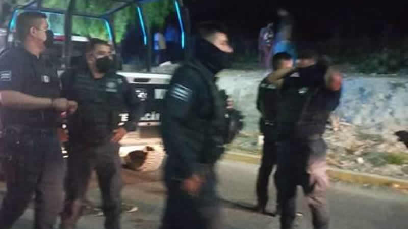 Policías son retenidos por pobladores tras salvar a un ladrón de ser linchado en Tehuacán