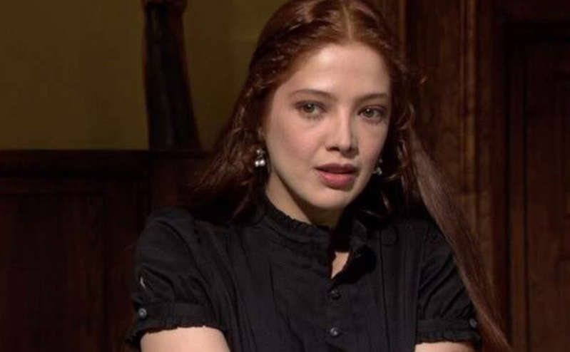 ¿Cuál es la relación entre Adela Noriega y Carlos Salinas de Gortari?