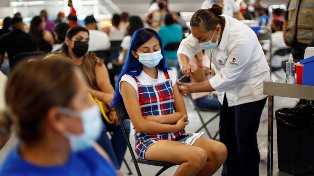 México lleva un total 182.7 millones de vacunas aplicadas, con las 299 mil 562 nuevas dosis administradas hasta ayer