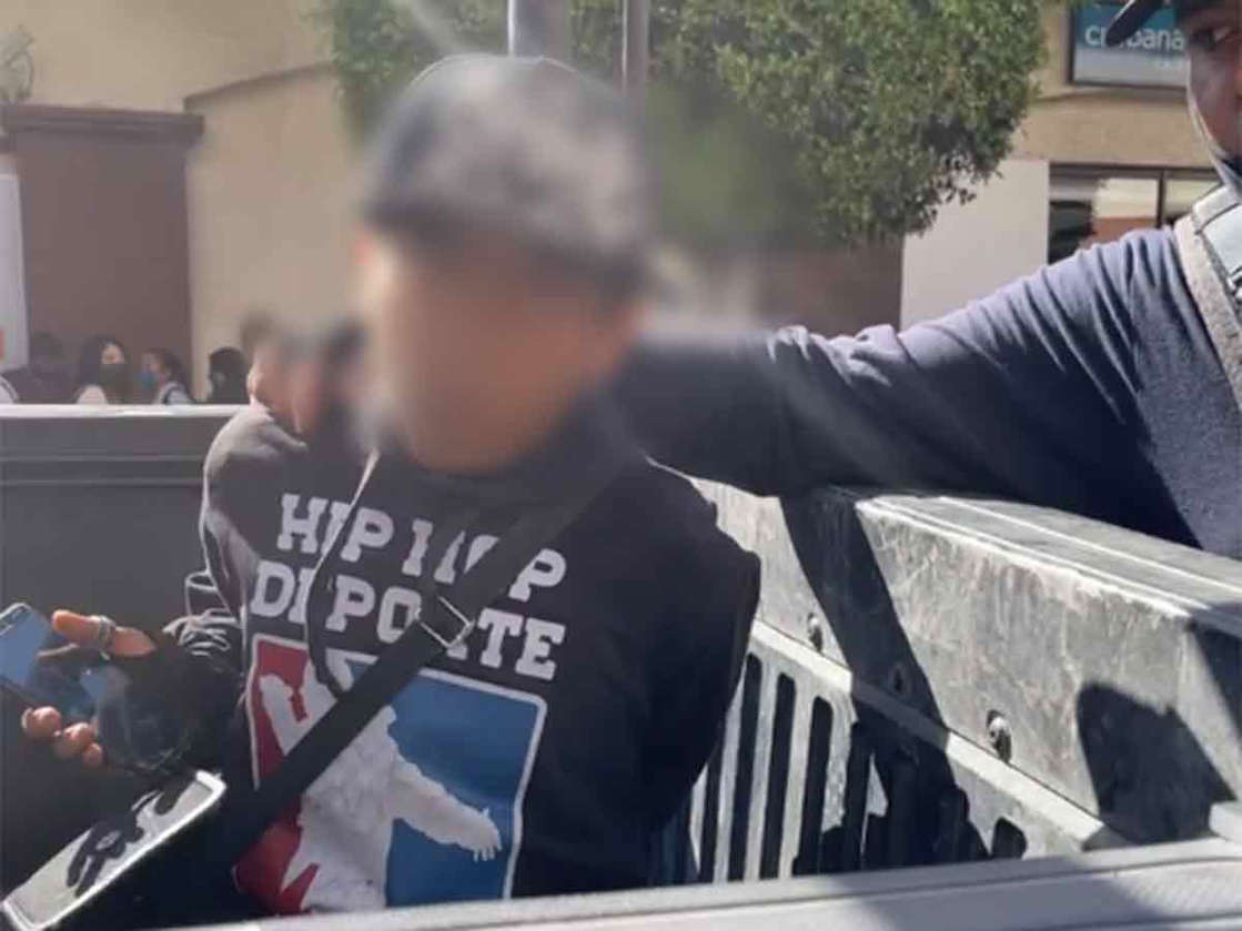 "Es una falta al bando de polícia": oficiales detienen menor en Tehuacán por patinar en vía pública