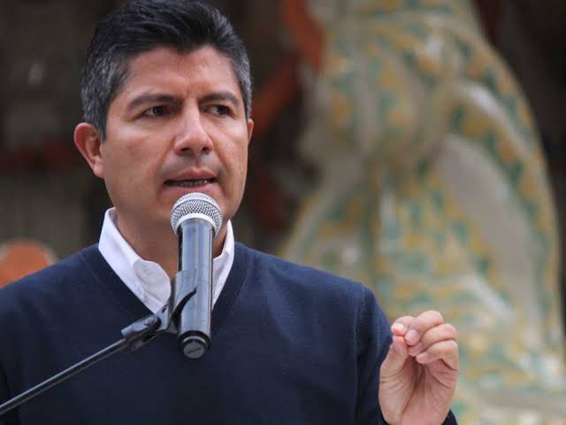 Eduardo Rivera a favor de consulta para definir futuro de ciclovía Hermanos Serdán 