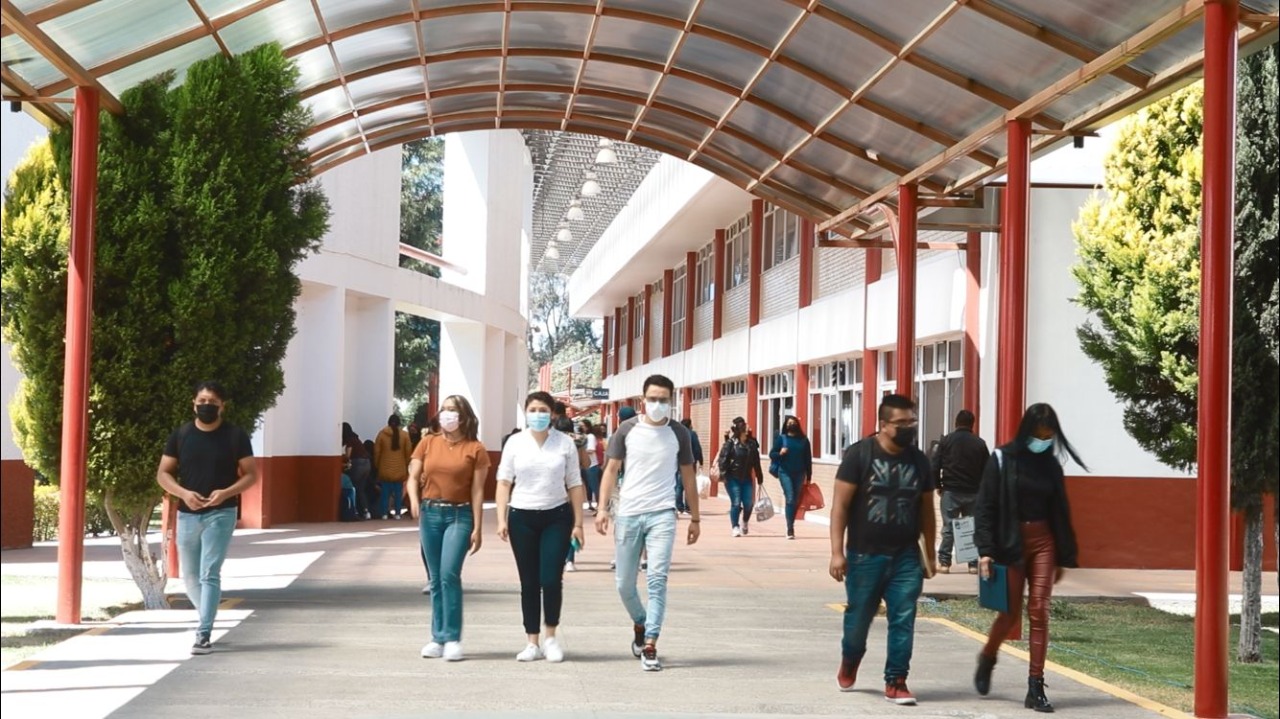 Firman ICATLAX y UPT convenio en beneficio de la comunidad estudiantil