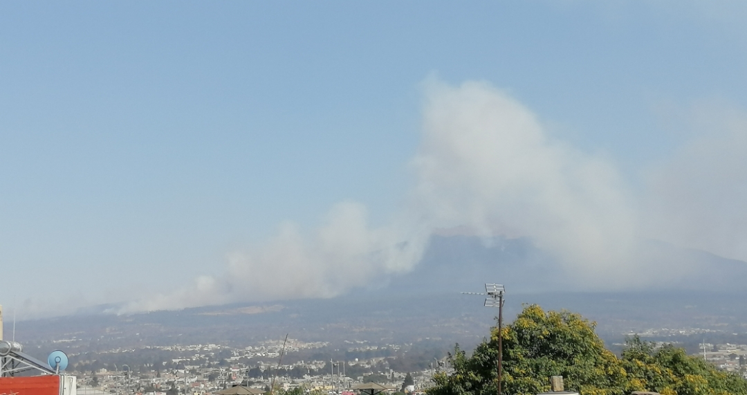 Alertan por fuerte incendio en La Malinche