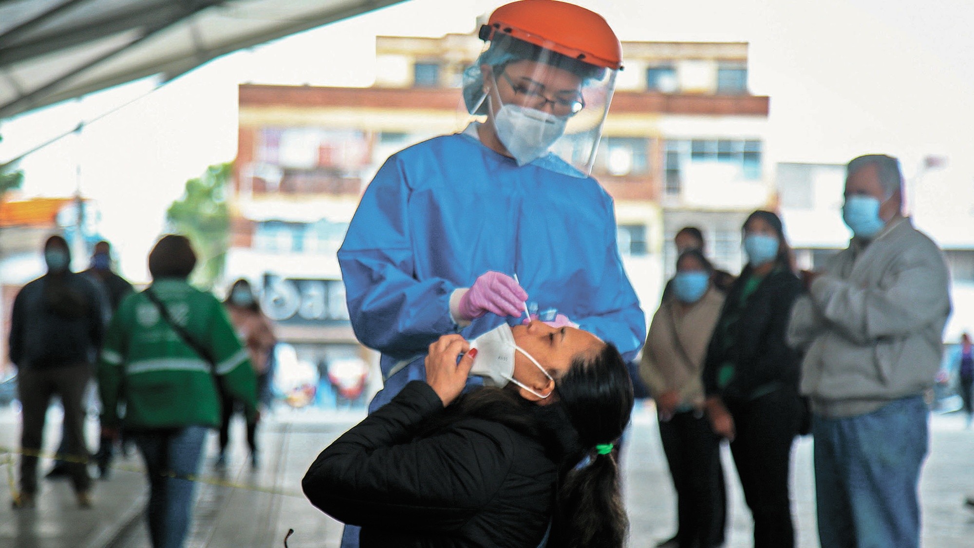 Ssa reportó caída de 35% en los contagios durante febrero