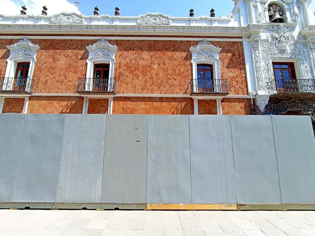 Instalan mamparas para que las mujeres coloquen sus expresiones este 8 de marzo