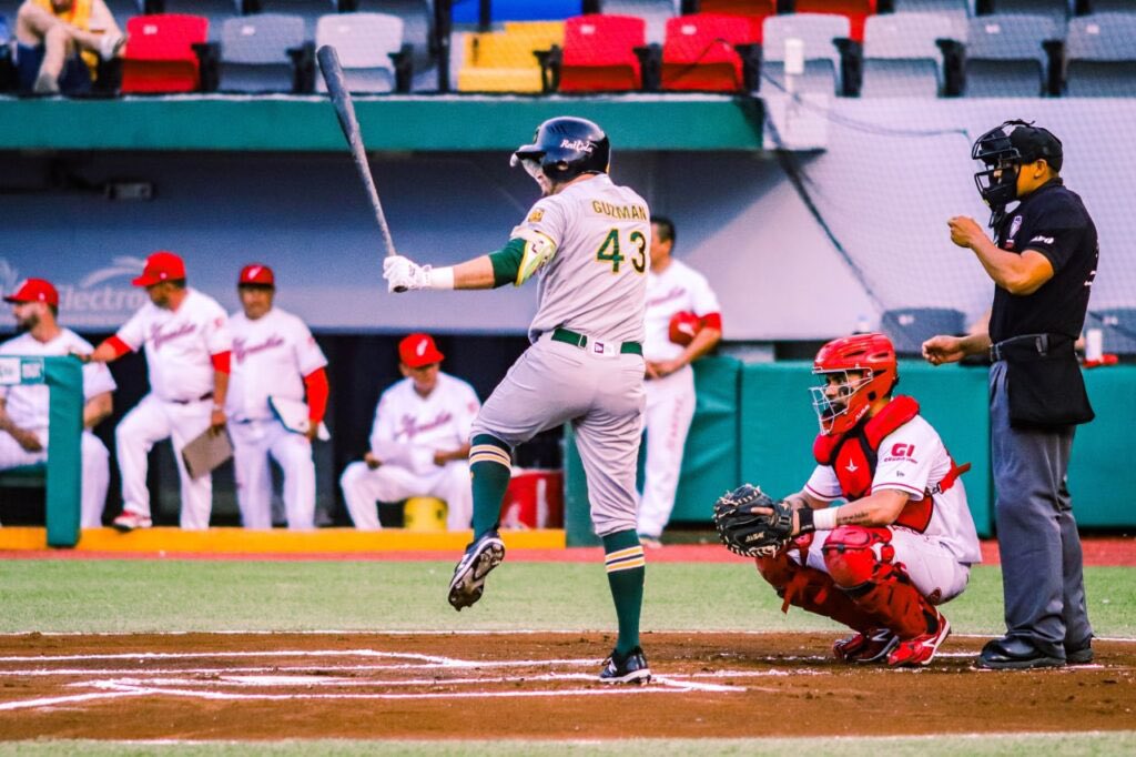 Veracruz dejó tendidos a Pericos en el inicio de la serie 