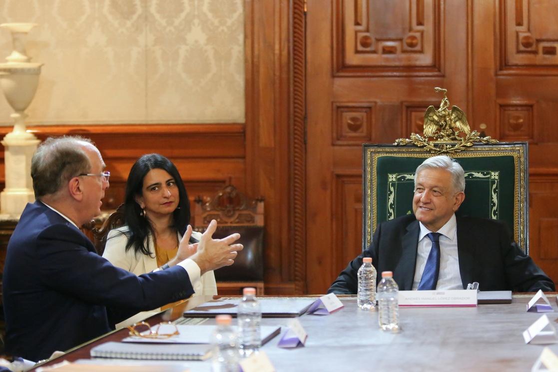 AMLO tuvo reunión en Palacio Nacional con Larry Fink, en víspera de negociación por autoabasto eléctrico