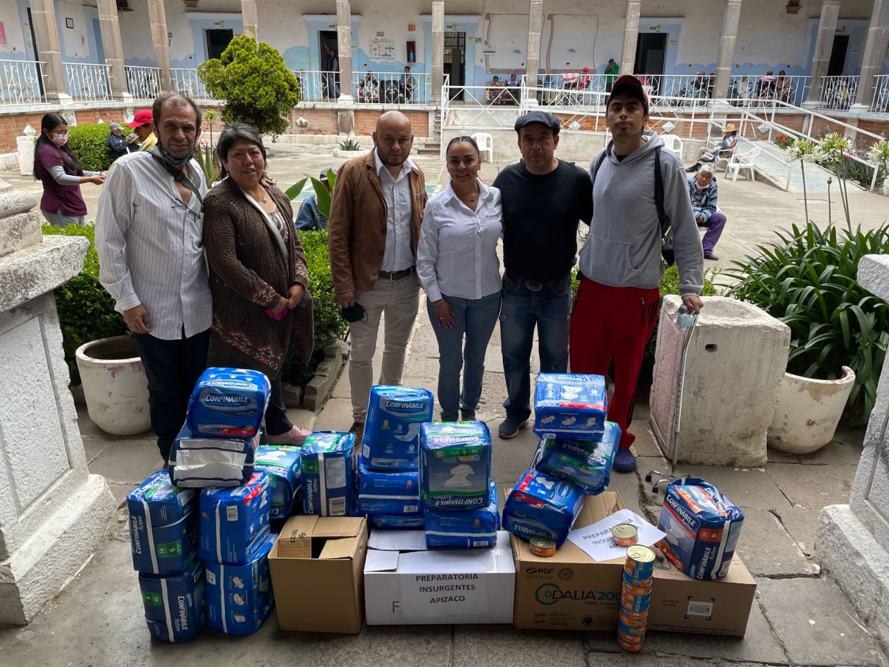 COSSIES entrega donativos a población vulnerable