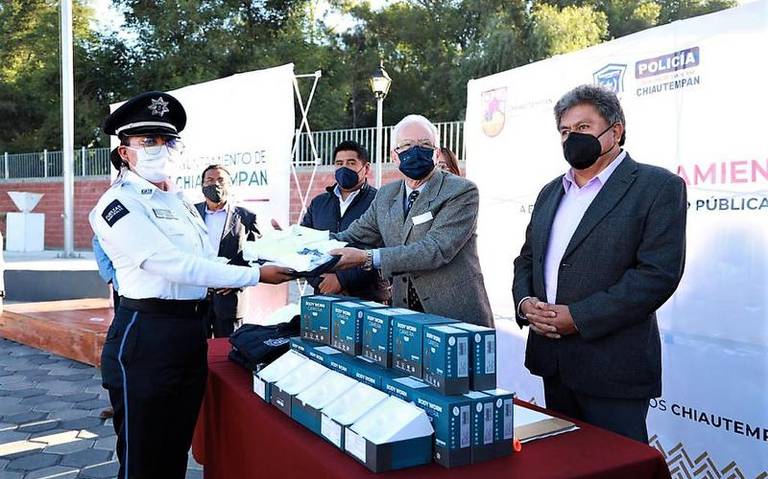 Alcalde de Chiautempan entrega equipamiento a la Dirección de Seguridad Publica y Vialidad