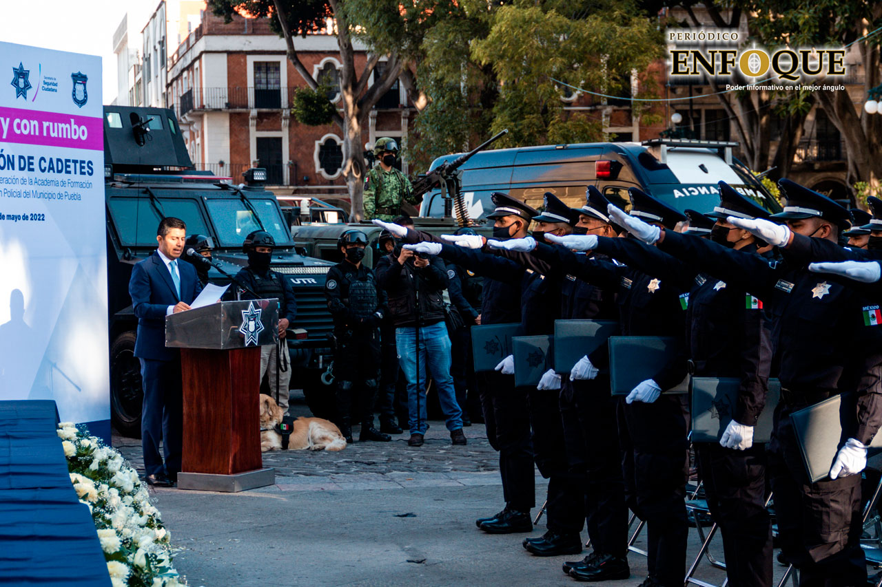 Eduardo Rivera toma protesta a 79 nuevos elementos de la Policía Municipal