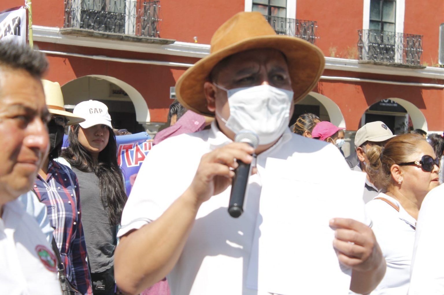 Integrantes de concesionarios de Tlaxcala marchan en busca de un incremento en los pasajes