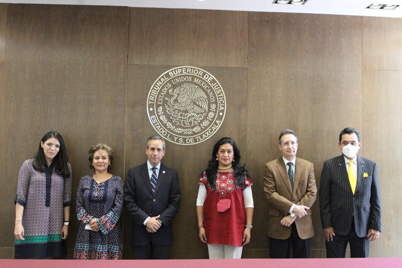 Acuerdan acciones de capacitación el TSJE y la SCJN