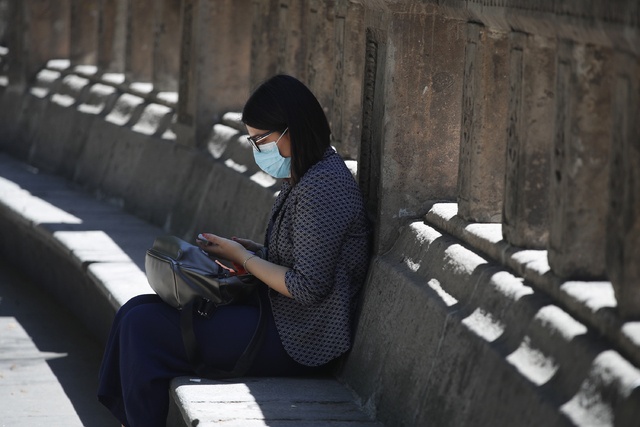 Mexicanos pasan en promedio hasta 8 horas conectados a internet al día: Académico 