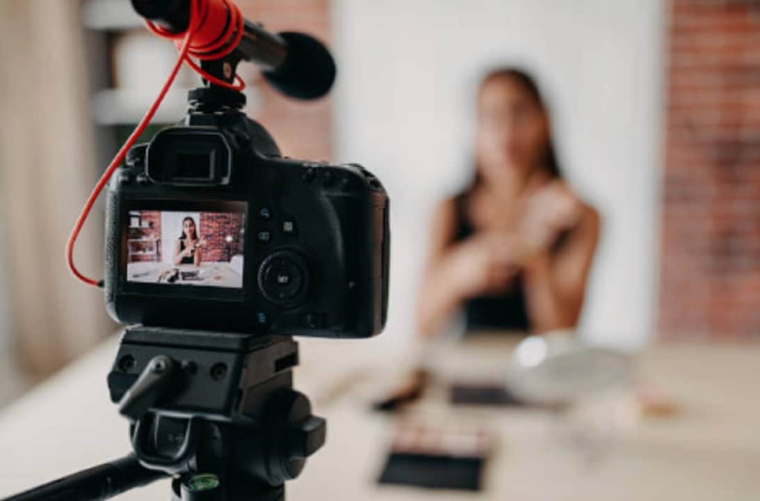 Presenta Morena iniciativa para que bloggers, influencers y youtubers paguen impuestos