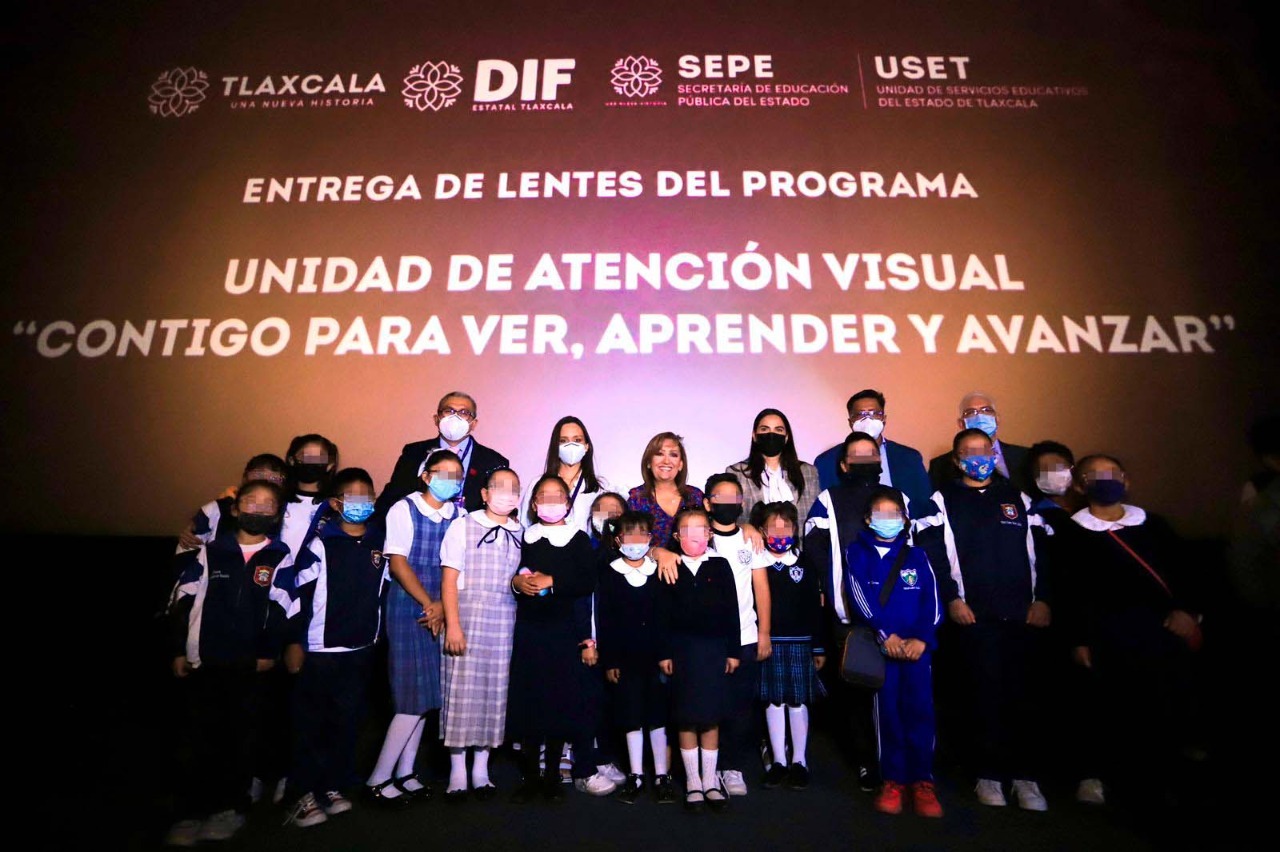 Entregó Gobernadora lentes a menores de edad como parte del programa unidad de atención visual