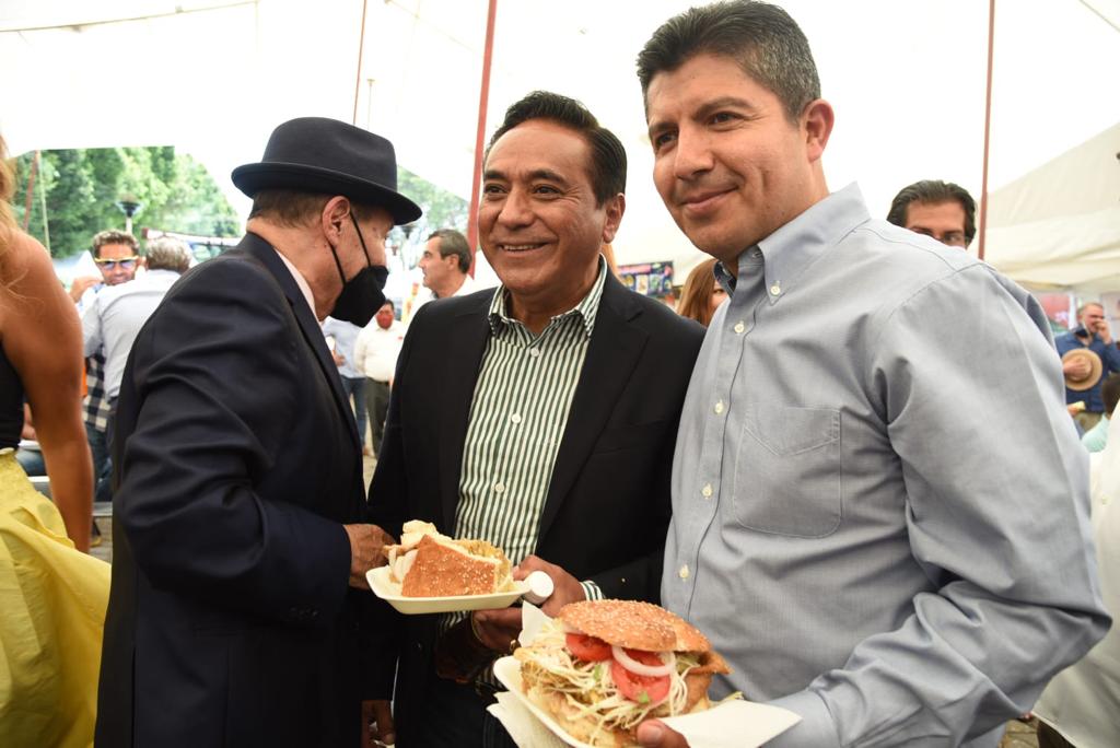 Visita alcalde de Tlaxcala Festival de Cemitas en Puebla