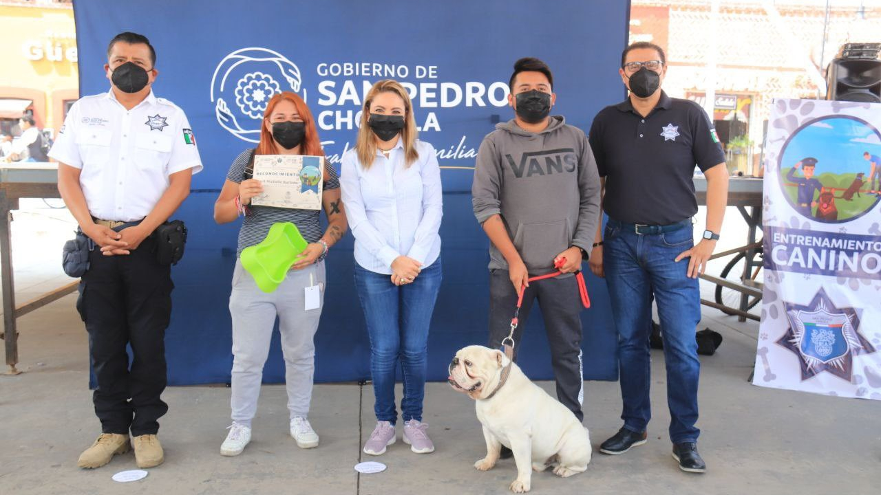 En San Pedro Cholula se impartió una capacitación canina denominada "Entrena a tu Lomito"